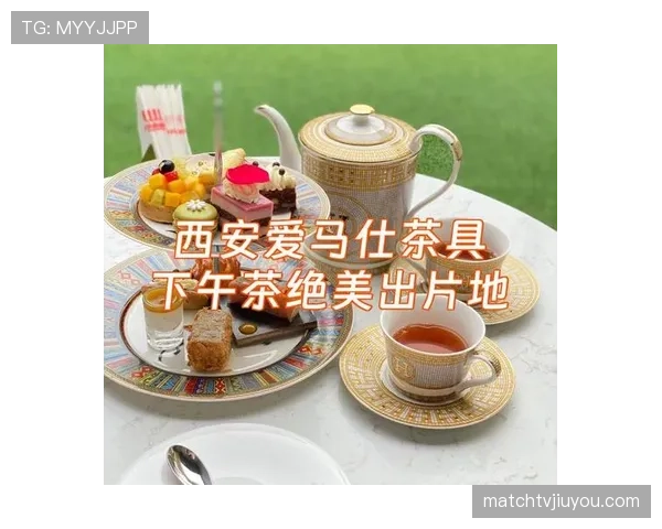朱雪莹训练完直接拎爱马仕去吃下午茶？